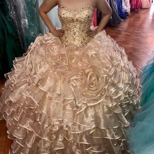 Quinceñera dress size 10 new with tags